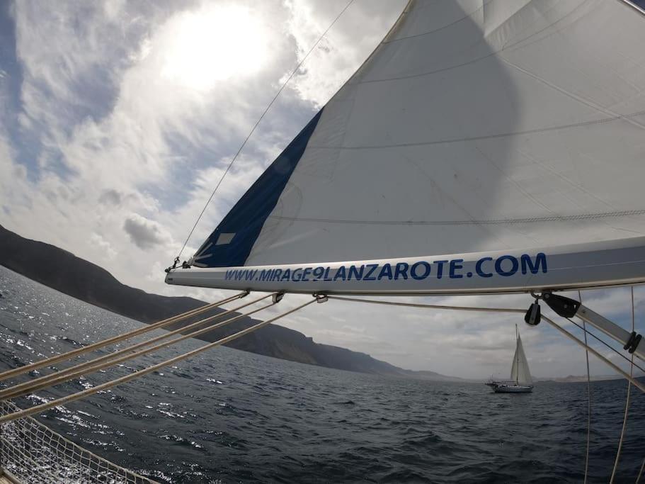 Magnifico barco en La Graciosa Caleta de Sebo Exterior foto