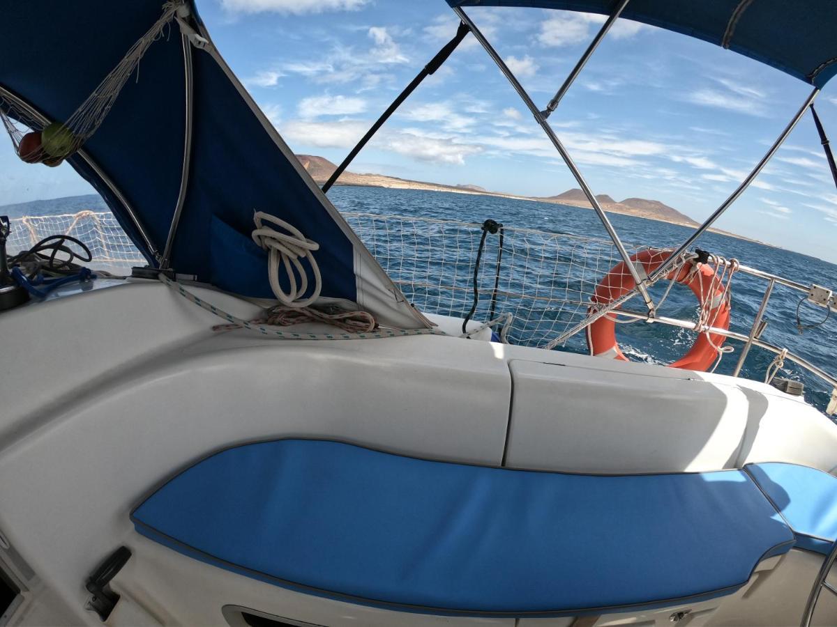 Magnifico barco en La Graciosa Caleta de Sebo Exterior foto