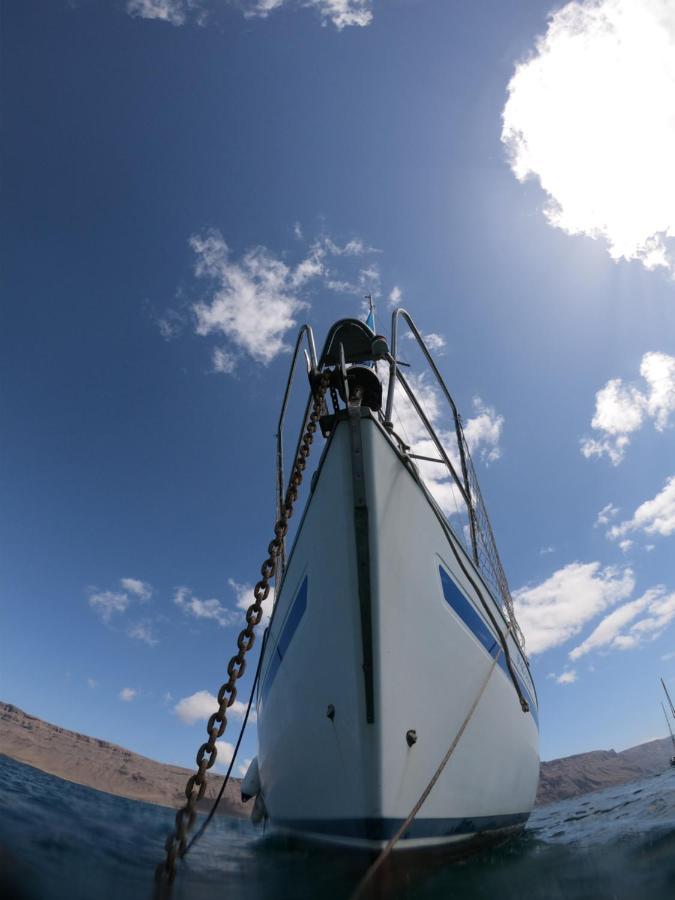 Magnifico barco en La Graciosa Caleta de Sebo Exterior foto