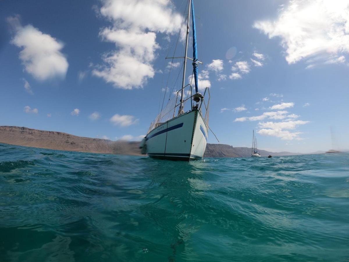 Magnifico barco en La Graciosa Caleta de Sebo Exterior foto