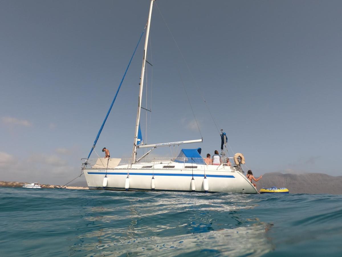 Magnifico barco en La Graciosa Caleta de Sebo Exterior foto