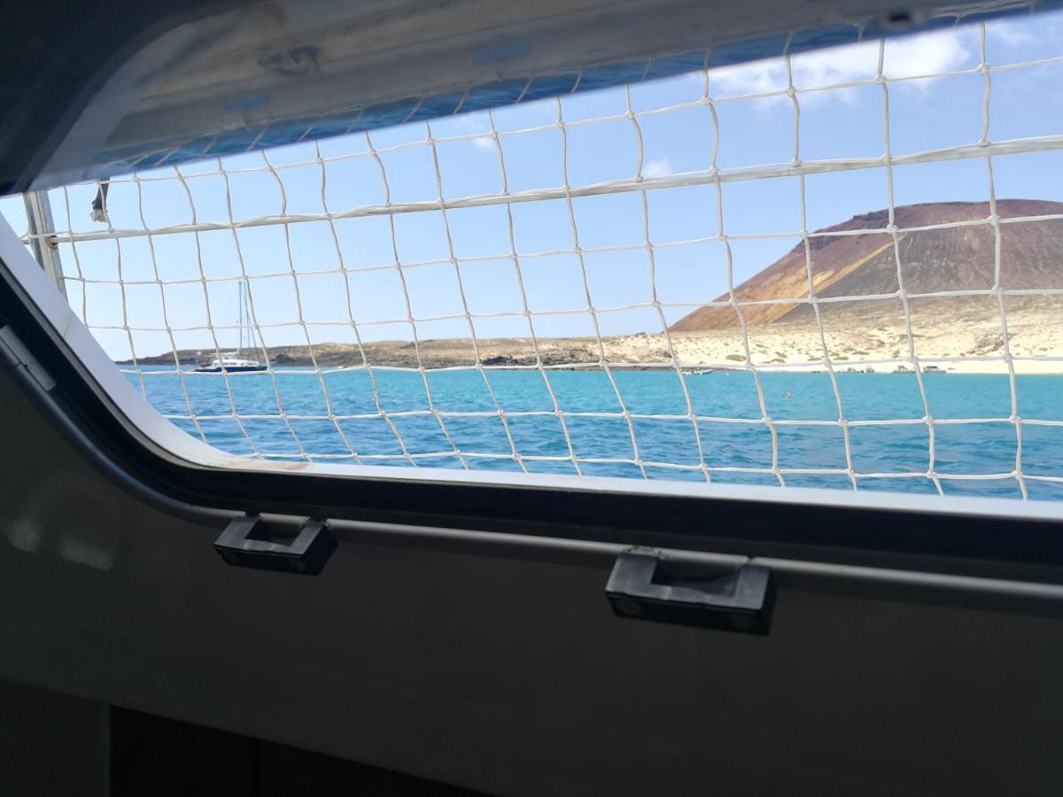 Magnifico barco en La Graciosa Caleta de Sebo Exterior foto