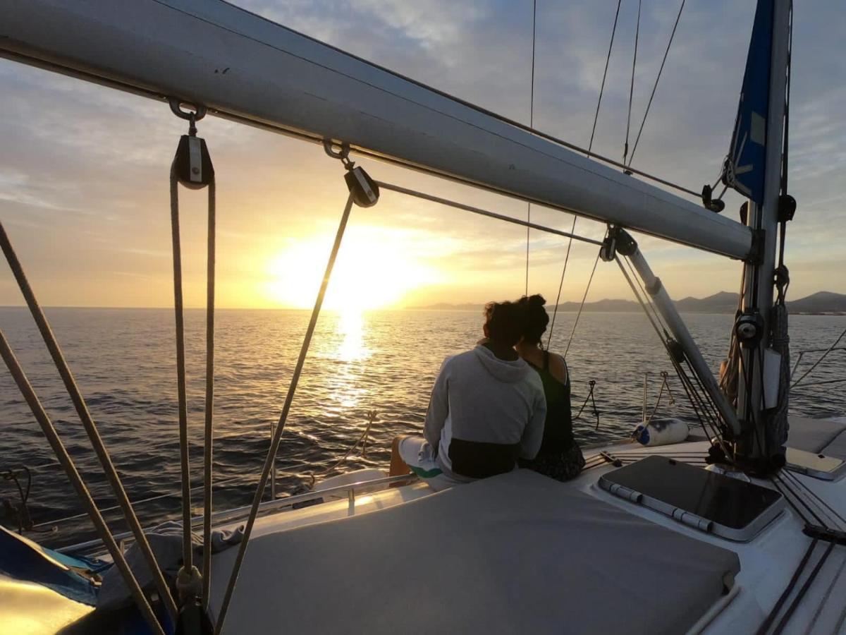 Magnifico barco en La Graciosa Caleta de Sebo Exterior foto