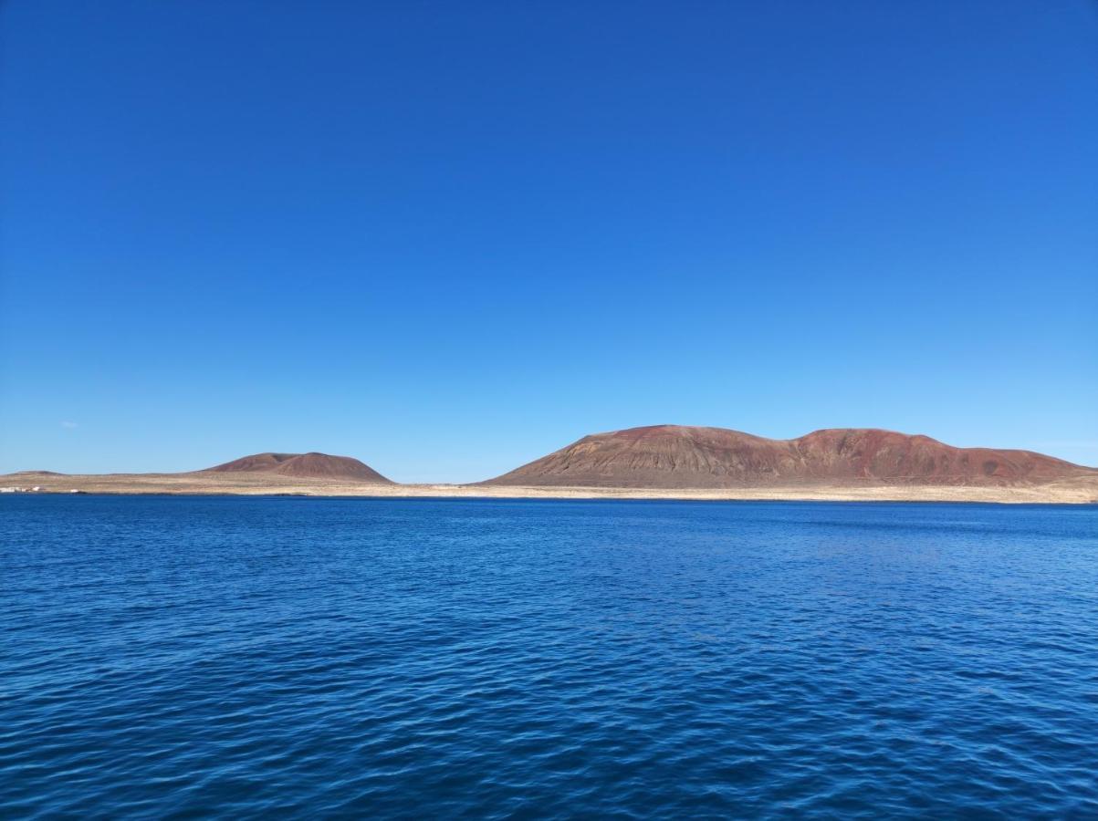 Magnifico barco en La Graciosa Caleta de Sebo Exterior foto